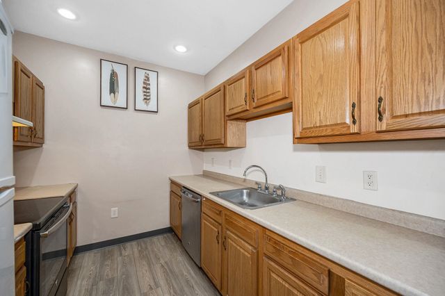 18 Harbor Ave Apt 410, Nashua, NH 03060