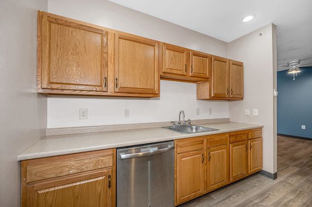 18 Harbor Ave Apt 410, Nashua, NH 03060