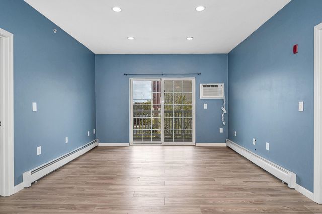 18 Harbor Ave Apt 410, Nashua, NH 03060