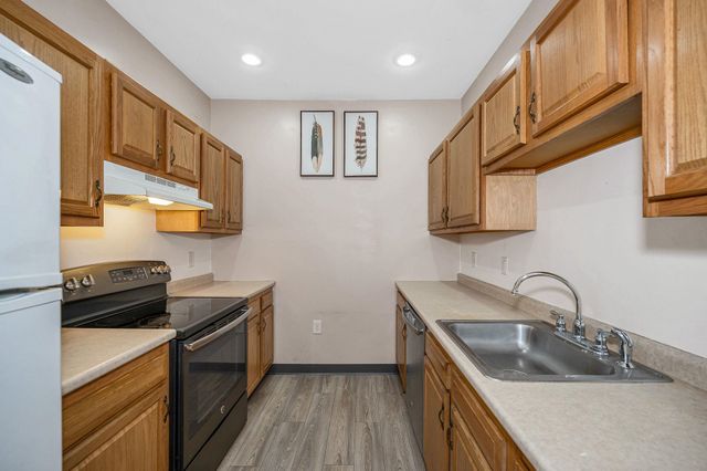 18 Harbor Ave Apt 410, Nashua, NH 03060