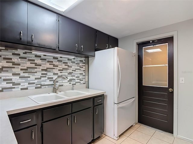 7916 WOODGROVE CIRCLE, Tampa, FL 33615