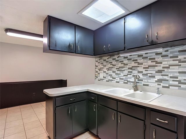 7916 WOODGROVE CIRCLE, Tampa, FL 33615