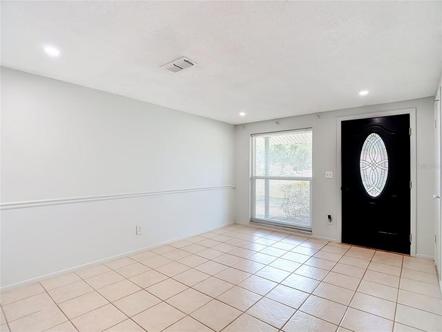 7916 WOODGROVE CIRCLE, Tampa, FL 33615