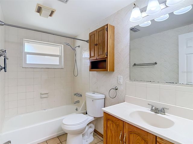 7916 WOODGROVE CIRCLE, Tampa, FL 33615