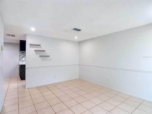 7916 WOODGROVE CIRCLE, Tampa, FL 33615