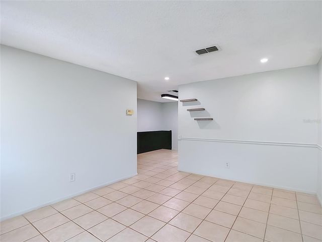 7916 WOODGROVE CIRCLE, Tampa, FL 33615