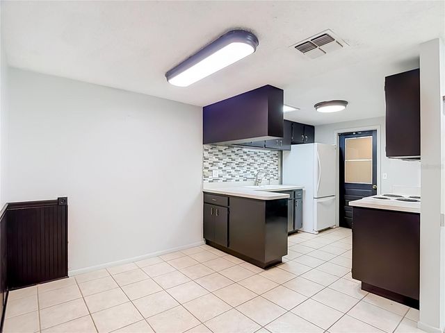 7916 WOODGROVE CIRCLE, Tampa, FL 33615