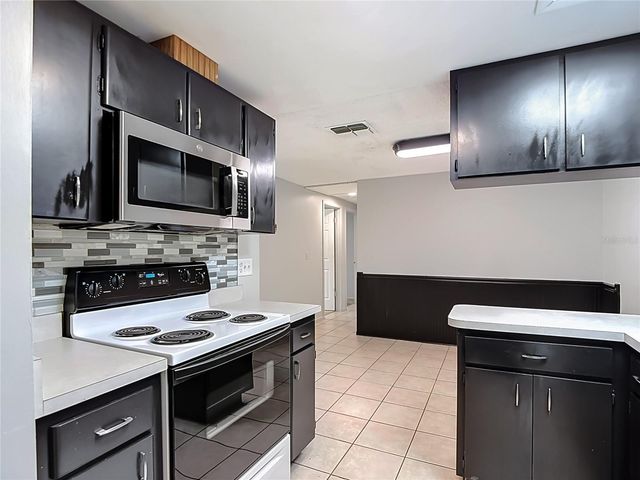 7916 WOODGROVE CIRCLE, Tampa, FL 33615