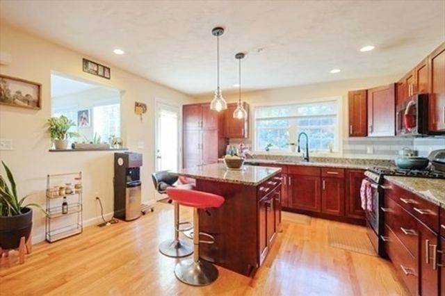 8 Patriot Blvd 8, Hopkinton, MA 01748