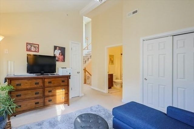 8 Patriot Blvd 8, Hopkinton, MA 01748