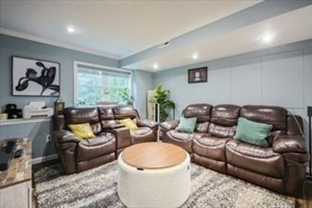 8 Patriot Blvd 8, Hopkinton, MA 01748