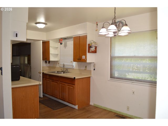 641 Se 148TH Ave, Portland, OR 97233
