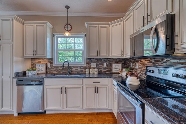 3749 Arbor Pointe Drive, Newburgh, IN 47630