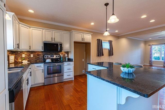 3749 Arbor Pointe Drive, Newburgh, IN 47630