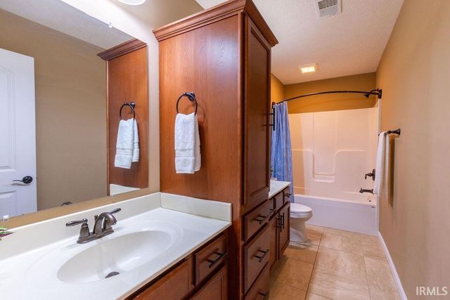 3749 Arbor Pointe Drive, Newburgh, IN 47630