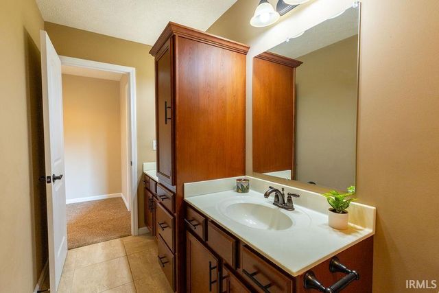 3749 Arbor Pointe Drive, Newburgh, IN 47630
