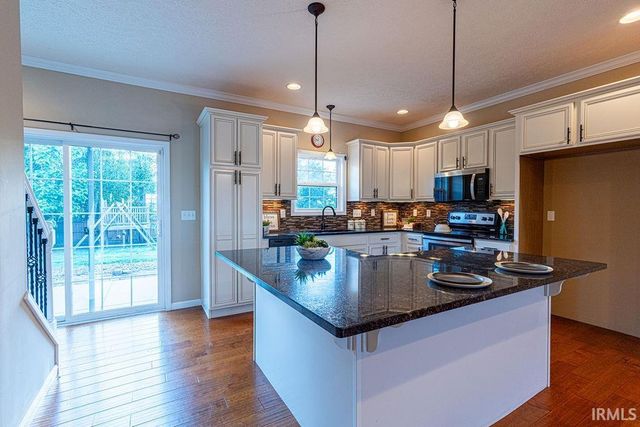 3749 Arbor Pointe Drive, Newburgh, IN 47630