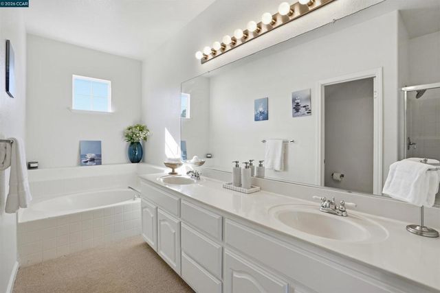 106 Lookout Ct, Hercules, CA 94547