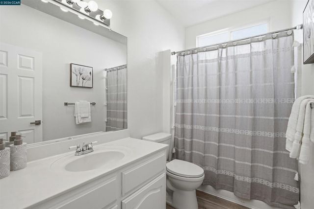 106 Lookout Ct, Hercules, CA 94547