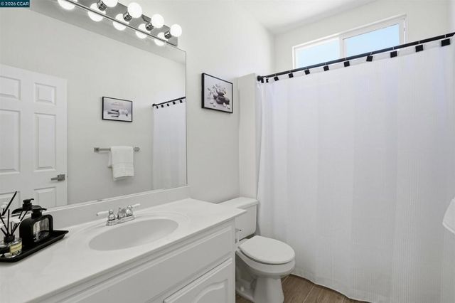 106 Lookout Ct, Hercules, CA 94547