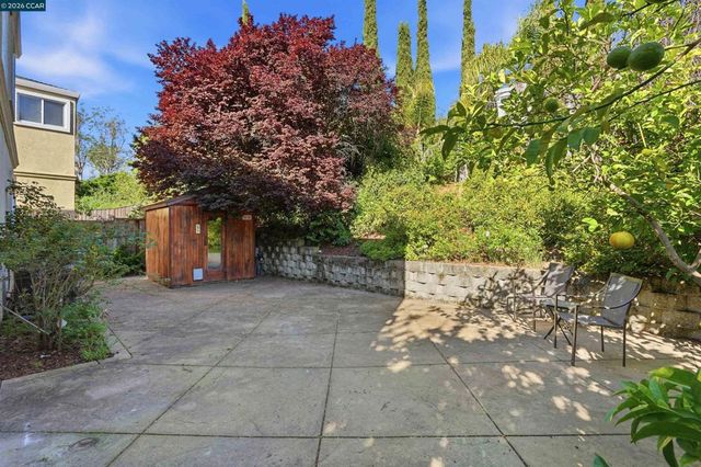 106 Lookout Ct, Hercules, CA 94547