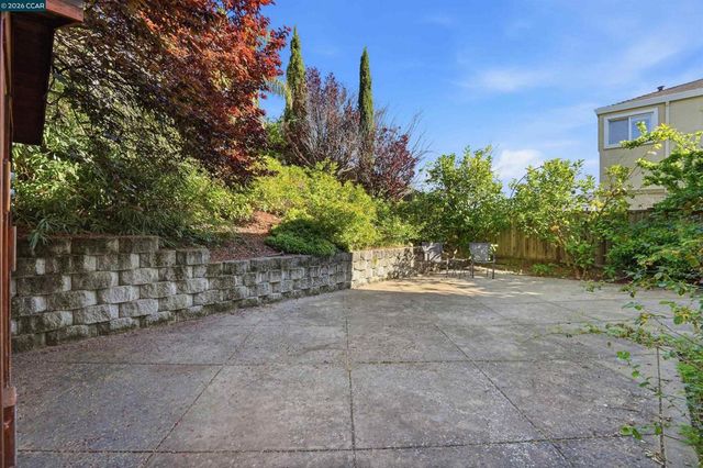 106 Lookout Ct, Hercules, CA 94547