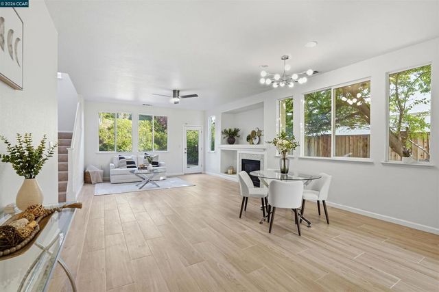 106 Lookout Ct, Hercules, CA 94547