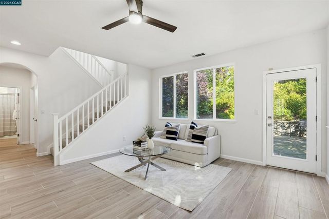 106 Lookout Ct, Hercules, CA 94547