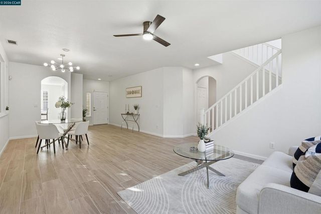 106 Lookout Ct, Hercules, CA 94547