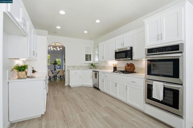 106 Lookout Ct, Hercules, CA 94547