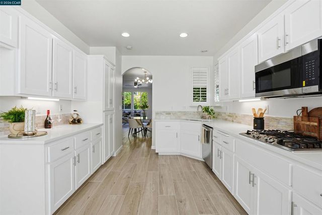 106 Lookout Ct, Hercules, CA 94547