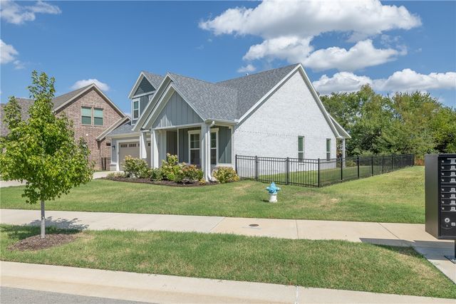 4114 W Huron Loop, Fayetteville, AR 72704