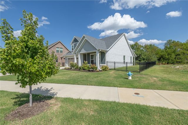 4114 W Huron Loop, Fayetteville, AR 72704
