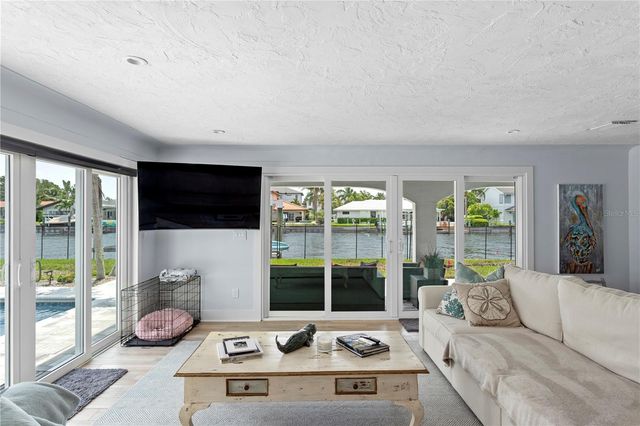 1946 ILLINOIS AVENUE NE, St Petersburg, FL 33703
