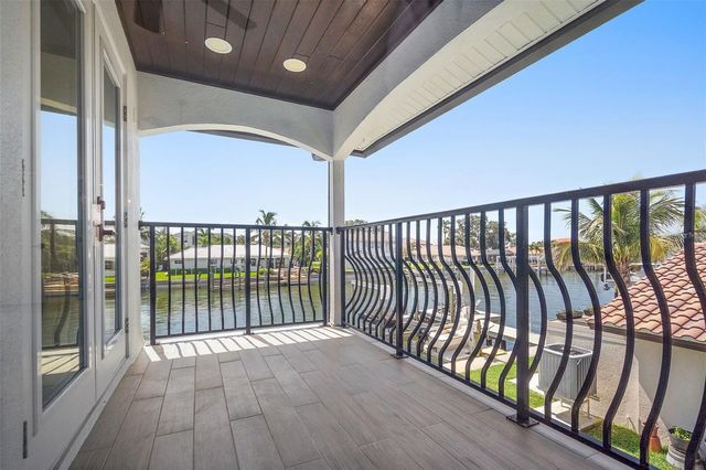 1946 ILLINOIS AVENUE NE, St Petersburg, FL 33703