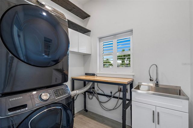 1946 ILLINOIS AVENUE NE, St Petersburg, FL 33703