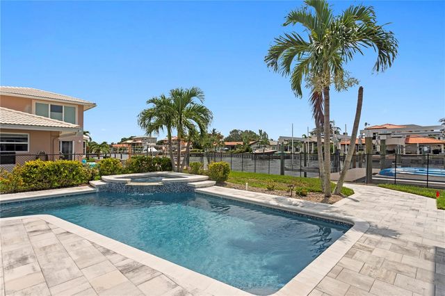 1946 ILLINOIS AVENUE NE, St Petersburg, FL 33703