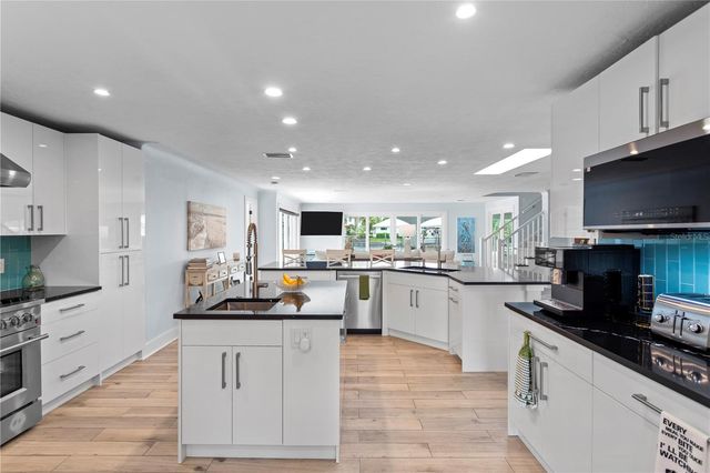 1946 ILLINOIS AVENUE NE, St Petersburg, FL 33703