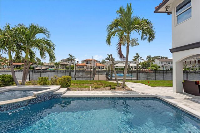 1946 ILLINOIS AVENUE NE, St Petersburg, FL 33703