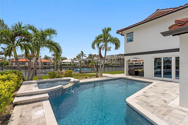 1946 ILLINOIS AVENUE NE, St Petersburg, FL 33703