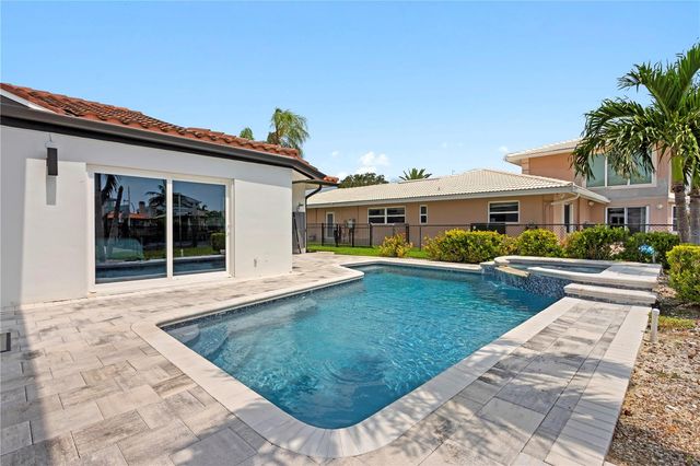 1946 ILLINOIS AVENUE NE, St Petersburg, FL 33703