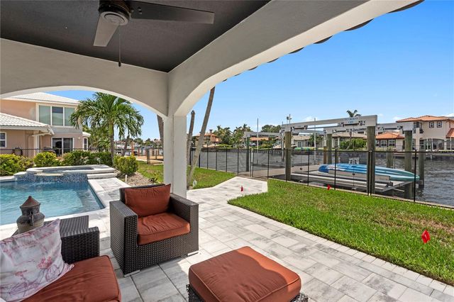 1946 ILLINOIS AVENUE NE, St Petersburg, FL 33703