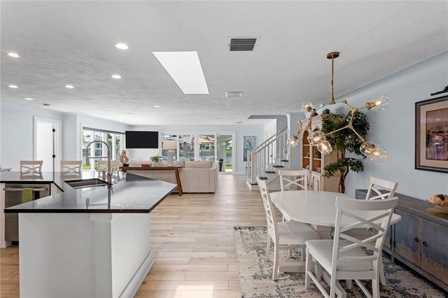 1946 ILLINOIS AVENUE NE, St Petersburg, FL 33703