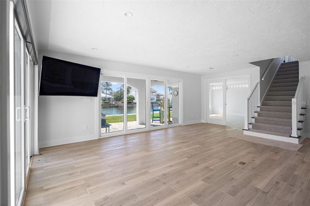 1946 ILLINOIS AVENUE NE, St Petersburg, FL 33703