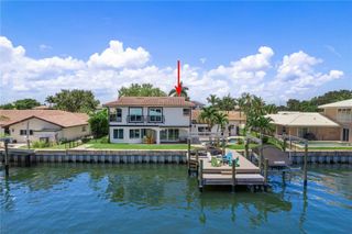 1946 ILLINOIS AVENUE NE, St Petersburg, FL 33703