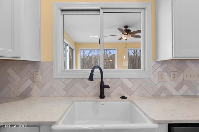 7765 Beals Chapel Rd, Lenoir City, TN 37772