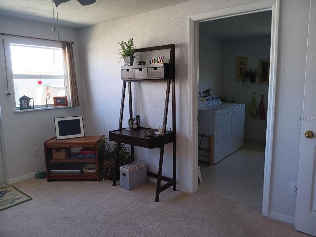 Image 13 of property listing at 736 CAREFREE, Venice, FL 34285