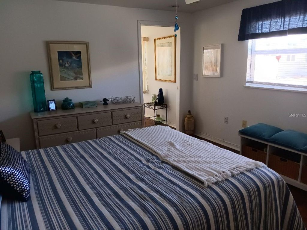 Image 20 of property listing at 736 CAREFREE, Venice, FL 34285