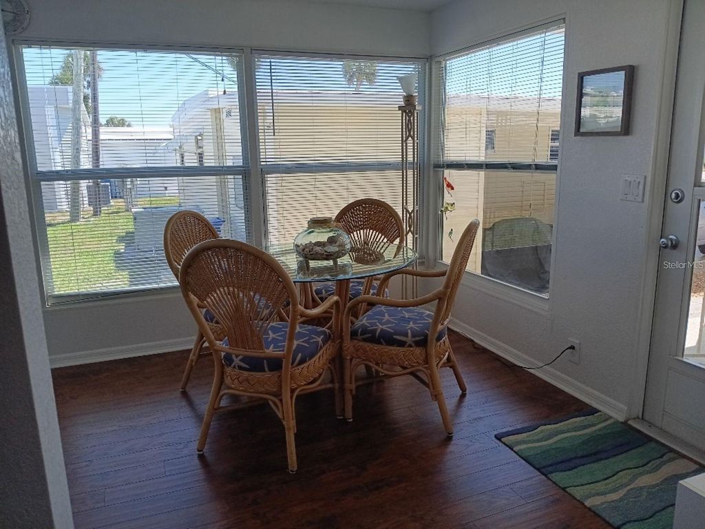 Image 25 of property listing at 736 CAREFREE, Venice, FL 34285