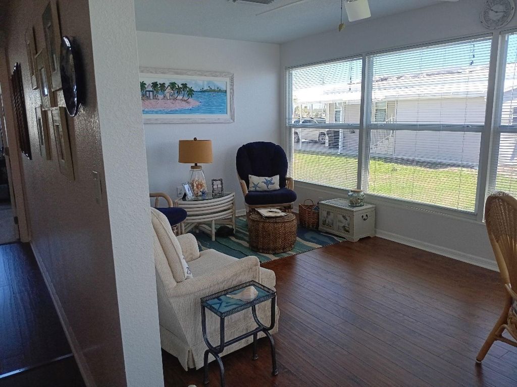 Image 6 of property listing at 736 CAREFREE, Venice, FL 34285